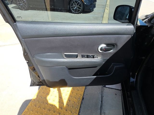 Used 2011 Nissan Versa SL w/ Premium Pkg image 11