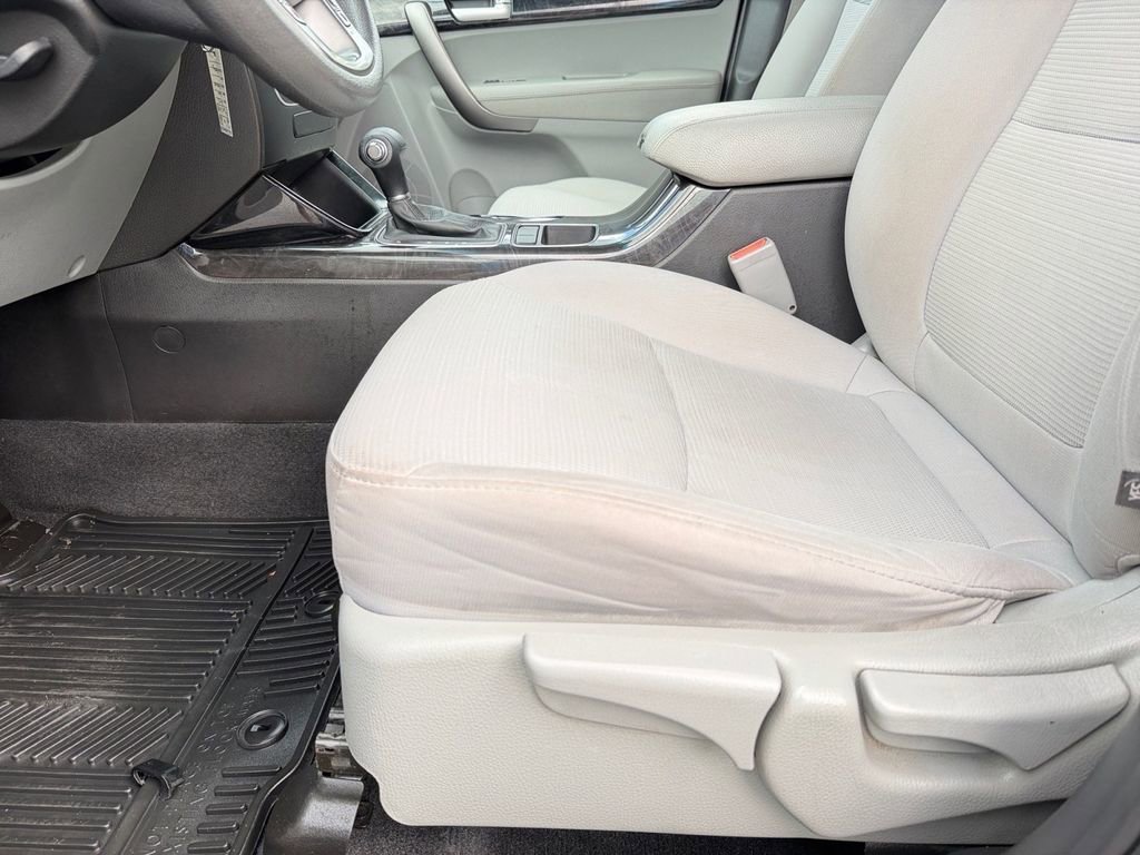 Used 2015 Kia Sorento LX image 11