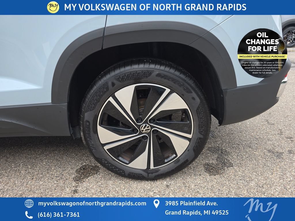 Used 2025 Volkswagen Taos SE w/ Panoramic Sunroof Package AWD/4WD image 33