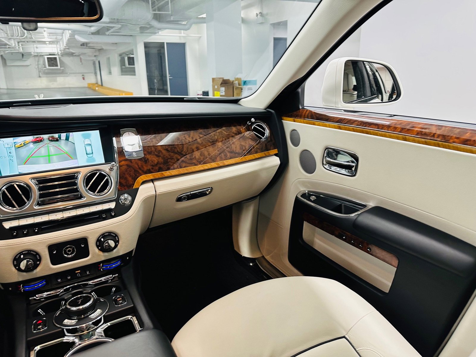 Used 2014 Rolls-Royce Ghost Extended Wheelbase RWD image 11