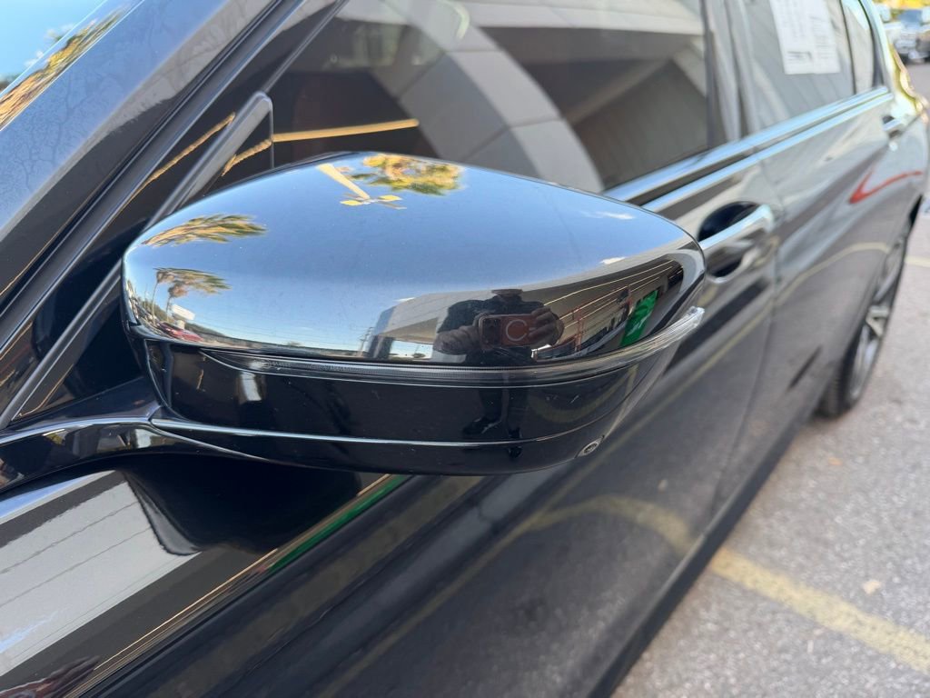 Used 2022 BMW 740i xDrive w/ M Sport Package image 10