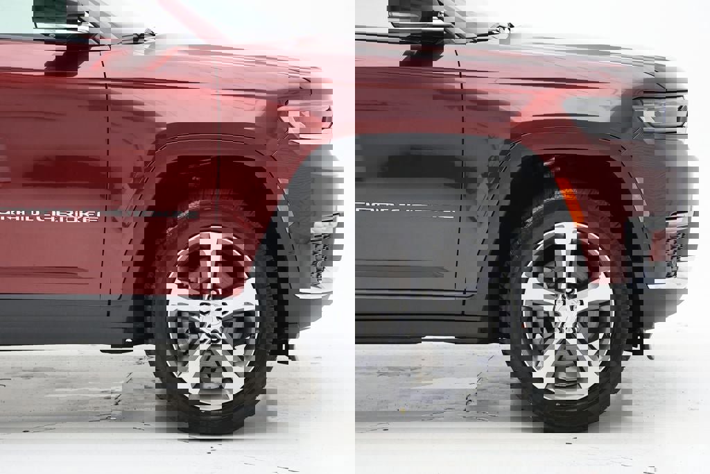 Used 2023 Jeep Grand Cherokee L Limited w/ Luxury Tech Group II image 4