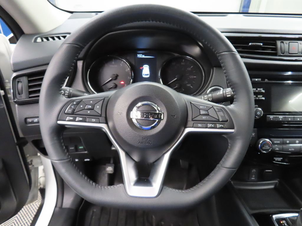 Used 2017 Nissan Rogue SV AWD/4WD image 34