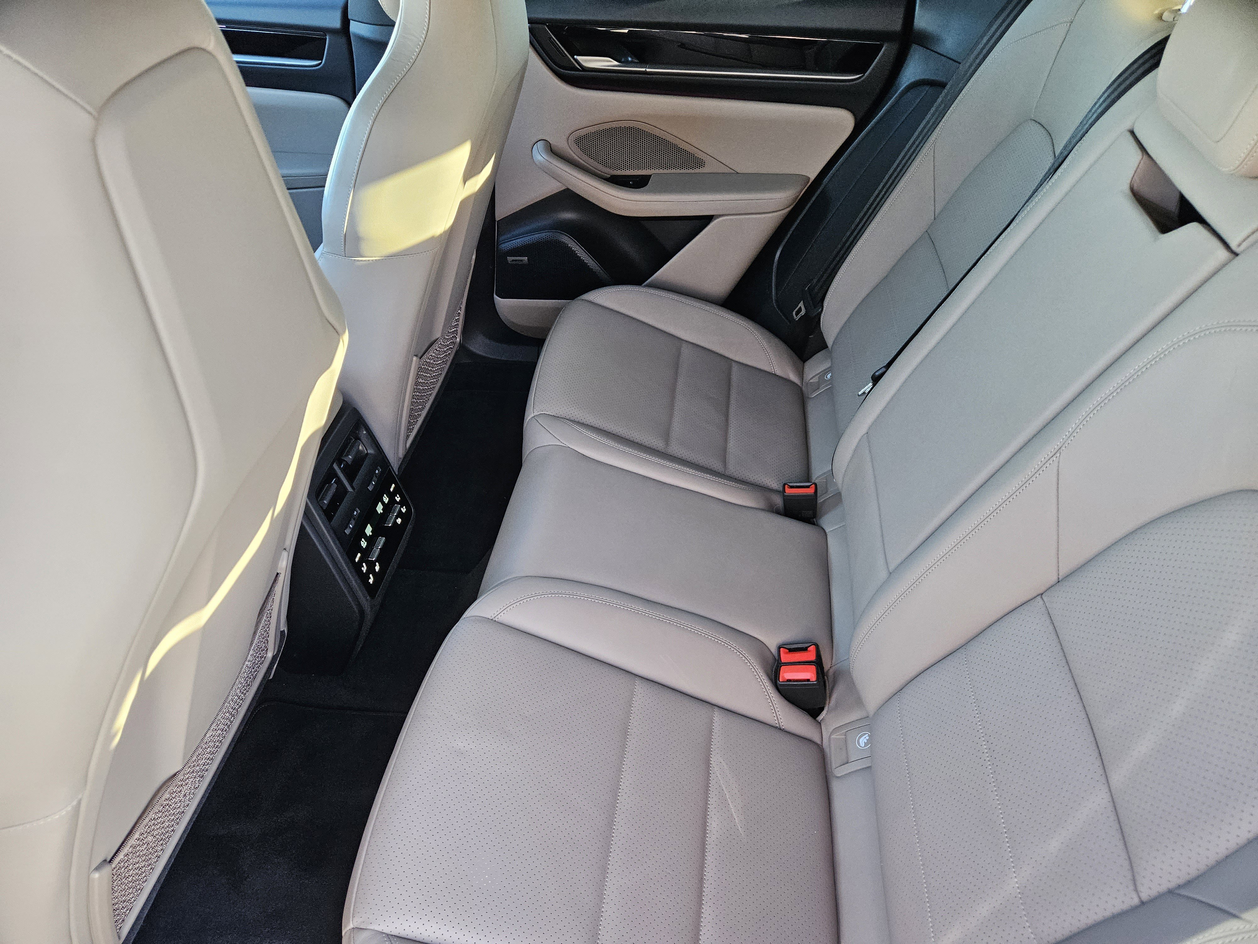 Certified 2024 Porsche Macan 4 Electric image 28