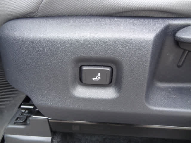 Used 2025 Toyota Tacoma SR5 AWD/4WD image 7