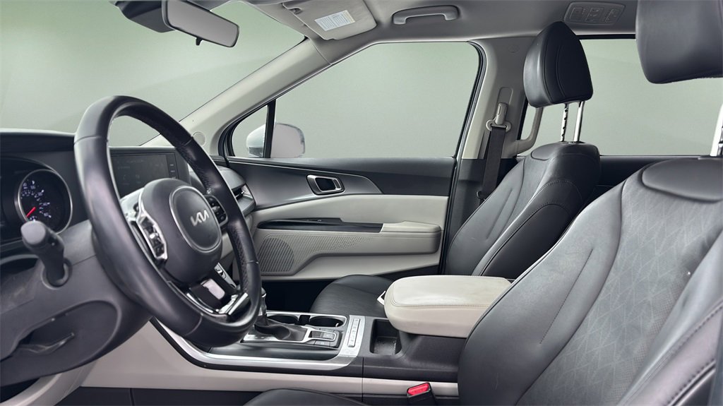 Used 2022 Kia Carnival LX image 15