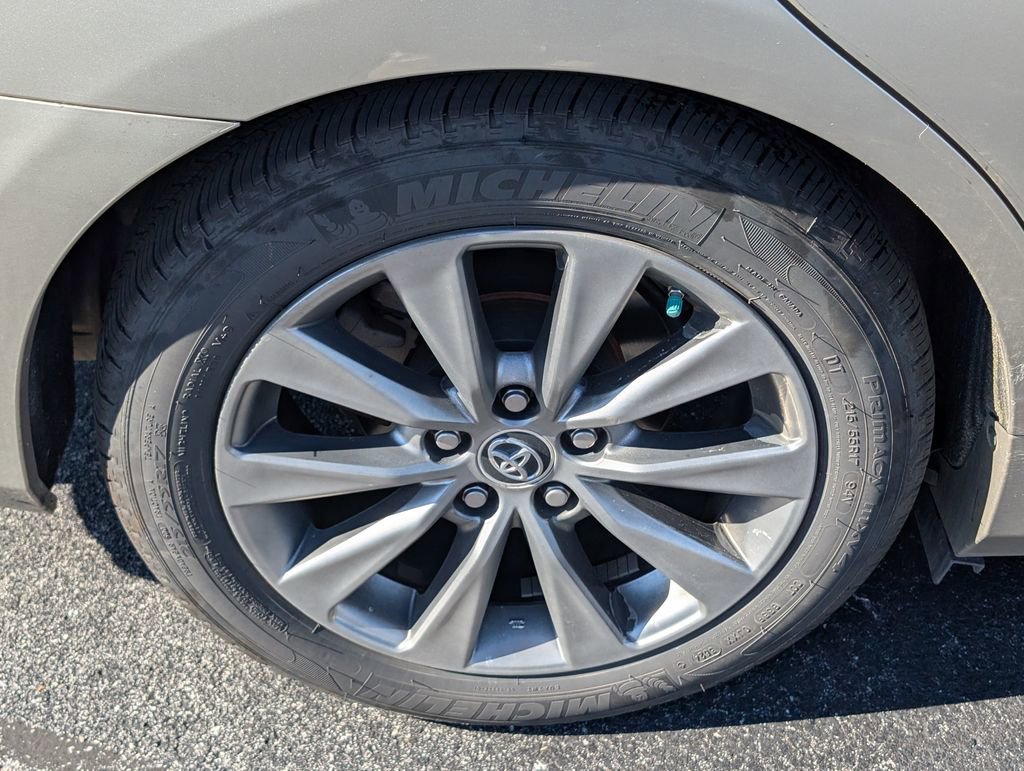 Used 2015 Toyota Camry XLE image 23