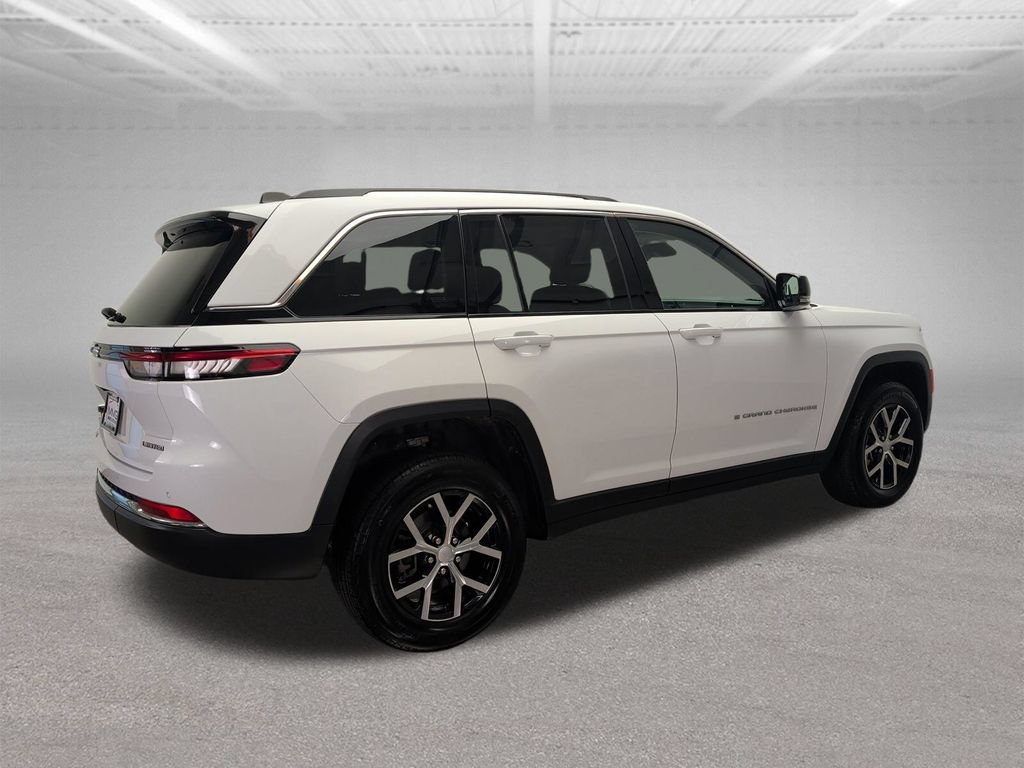 Used 2023 Jeep Grand Cherokee Limited AWD/4WD image 7