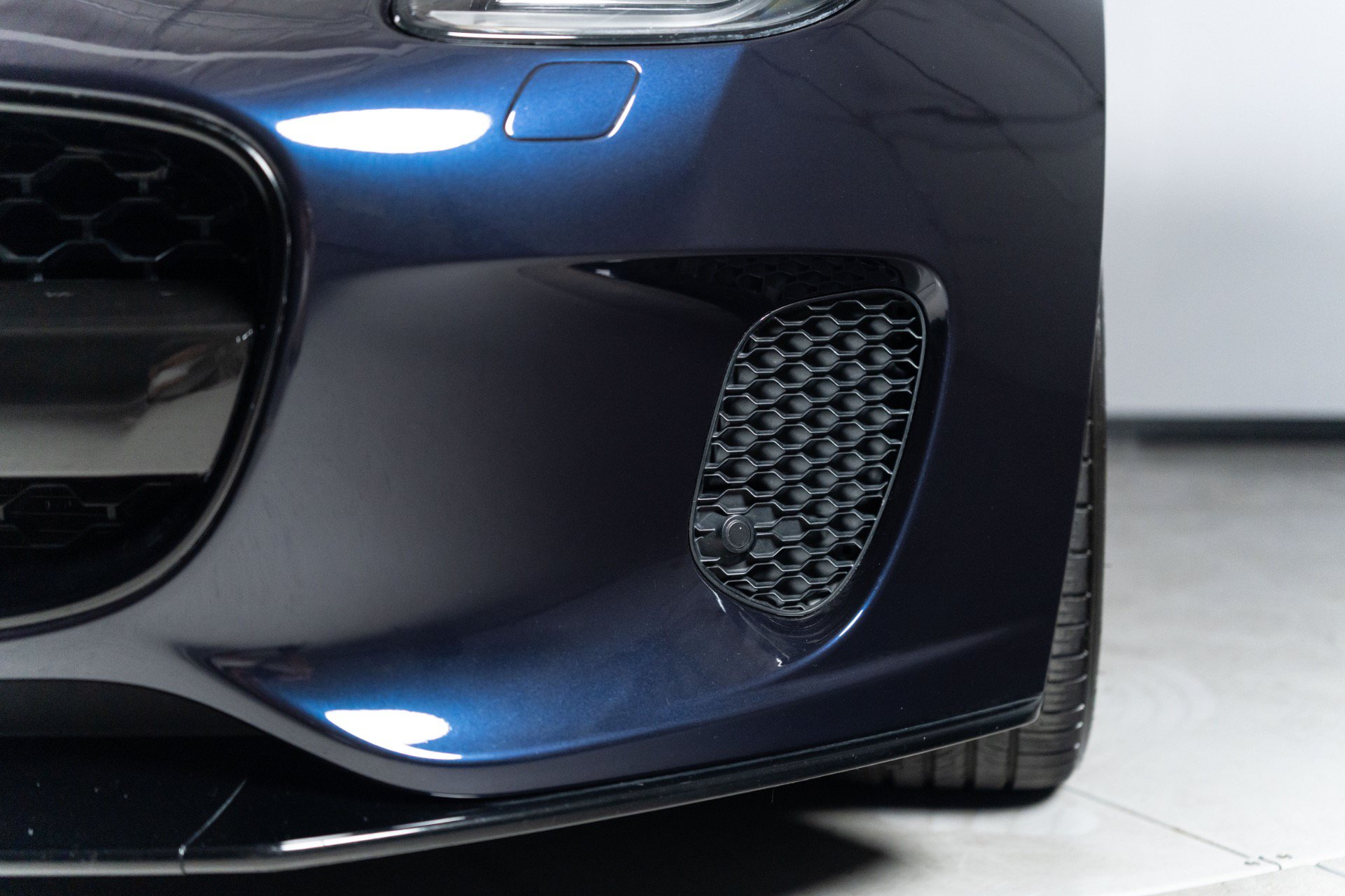 Used 2018 Jaguar F-TYPE Coupe RWD image 35