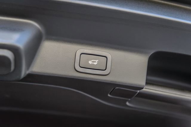 Used 2018 Jaguar F-PACE R-Sport image 12