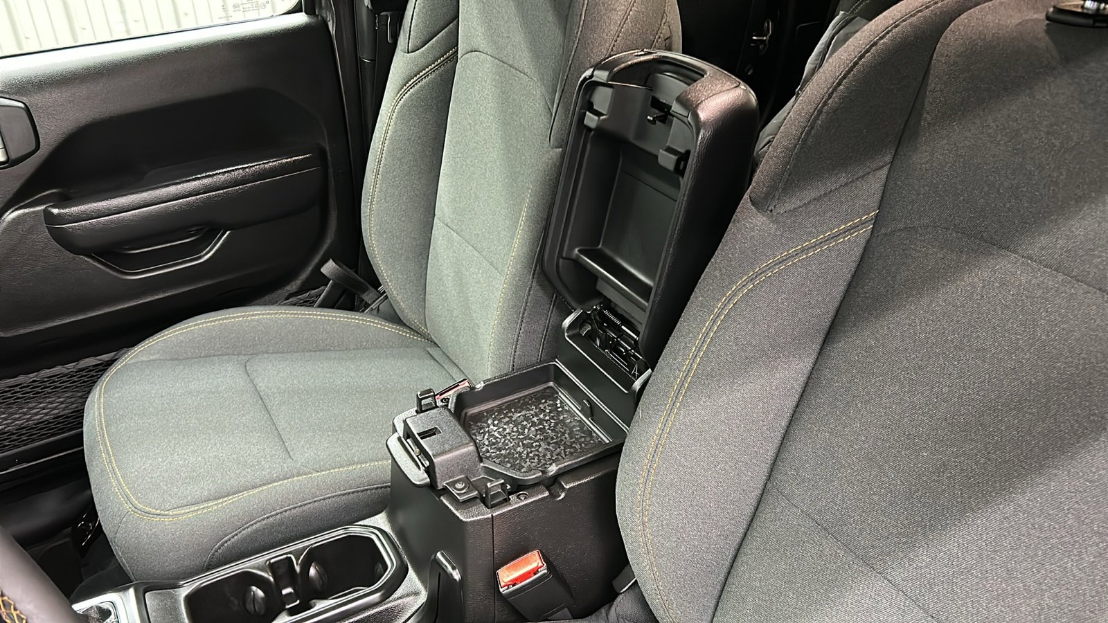 Used 2024 Jeep Gladiator Willys image 28