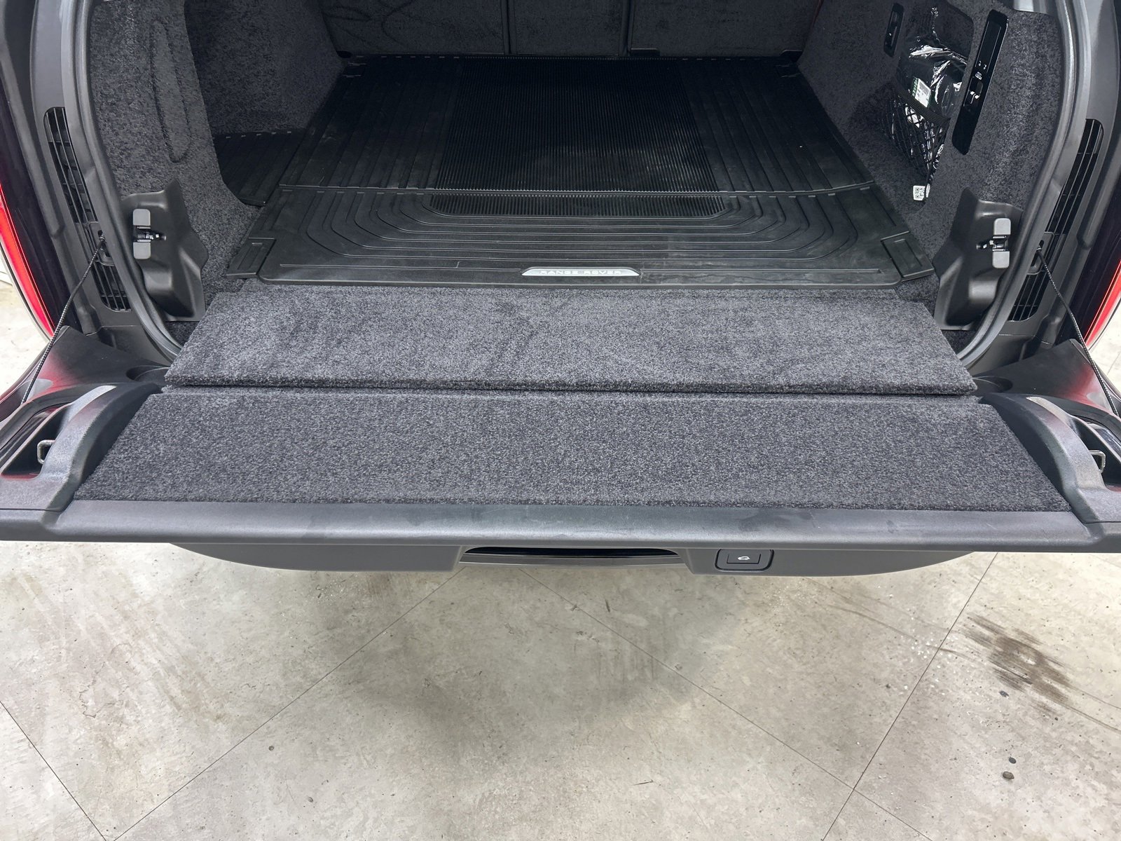 Used 2025 Land Rover Range Rover SE image 21