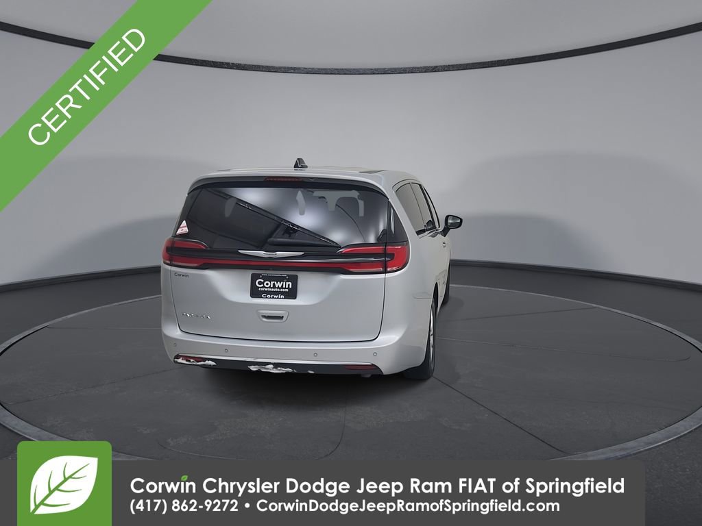 Used 2024 Chrysler Pacifica Touring-L image 13