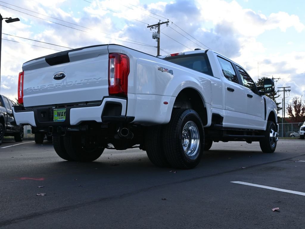 New 2026 Ford F350 4x4 Crew Cab DRW Super Duty image 8