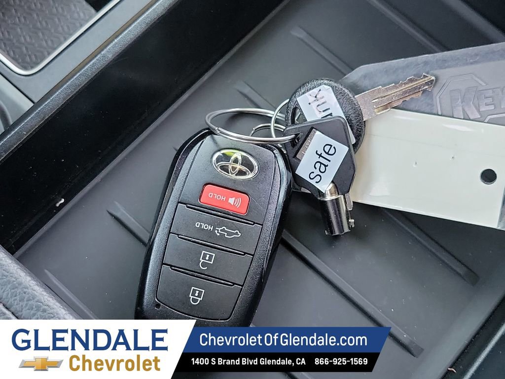 Used 2025 Toyota Tundra Limited AWD/4WD image 37