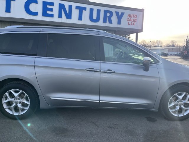 Used 2020 Chrysler Pacifica Limited image 16