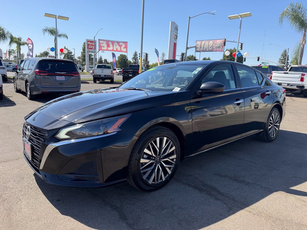 Used 2025 Nissan Altima 2.5 SV FWD image 3