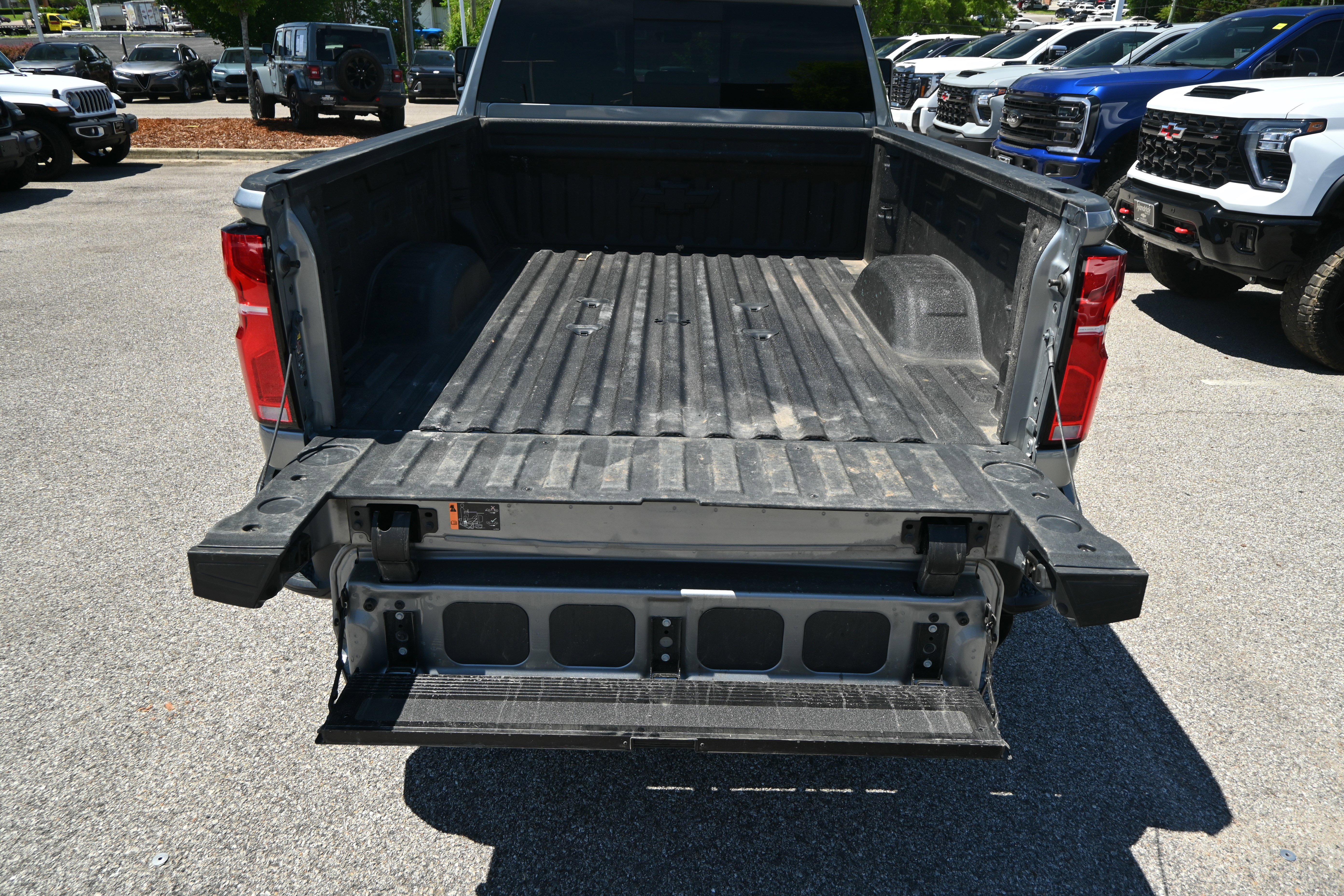 Used 2025 Chevrolet Silverado 2500 LTZ w/ LTZ Plus Package AWD/4WD image 33