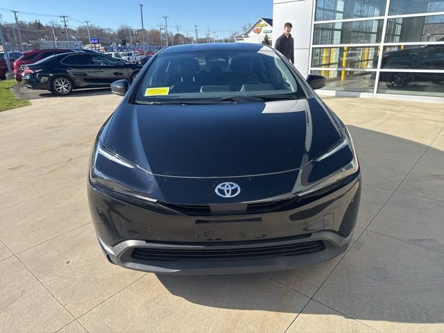 Used 2025 Toyota Prius LE image 2