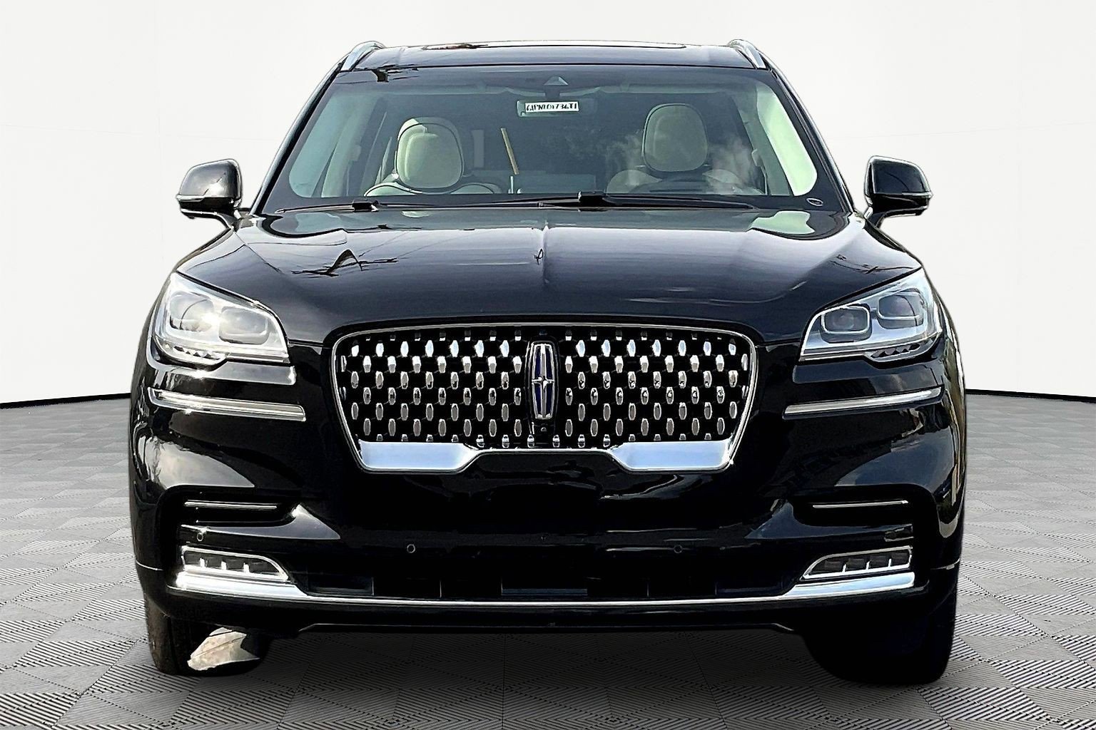 Used 2023 Lincoln Aviator Black Label Grand Touring AWD/4WD image 2