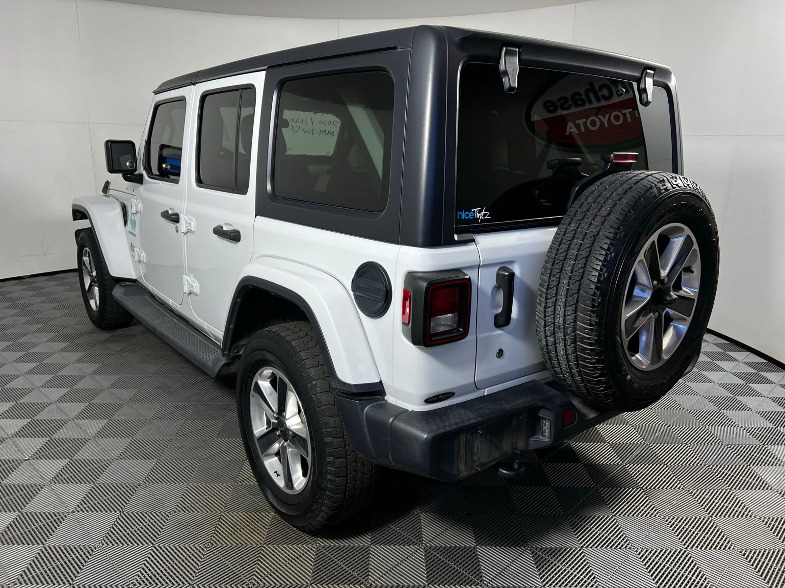 Used 2020 Jeep Wrangler Unlimited Sahara image 7