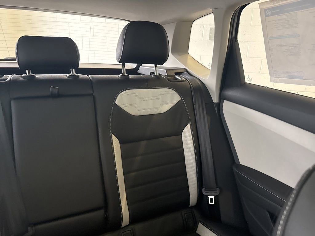 New 2026 Volkswagen Taos SEL image 15