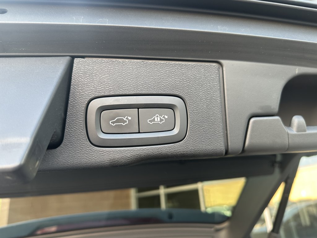 Used 2023 Volvo XC60 B5 Plus w/ Climate Package AWD/4WD image 37