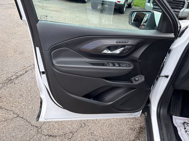 Used 2022 GMC Terrain SLT w/ LPO, Floor Liner Package AWD/4WD image 7
