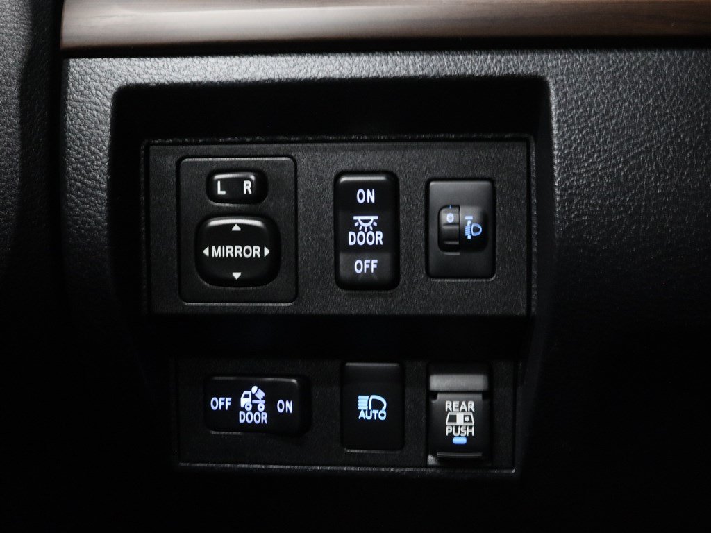 Used 2021 Toyota Tundra Limited w/ Limited Premium Package AWD/4WD image 33
