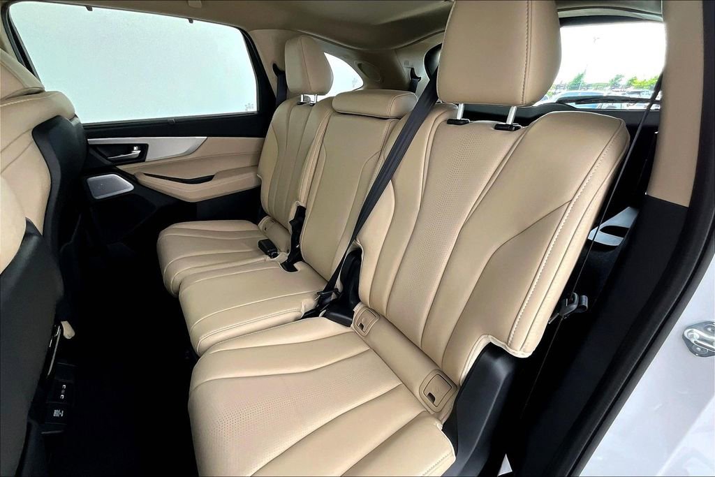 Certified 2026 Acura MDX w/ Technology Package FWD image 32