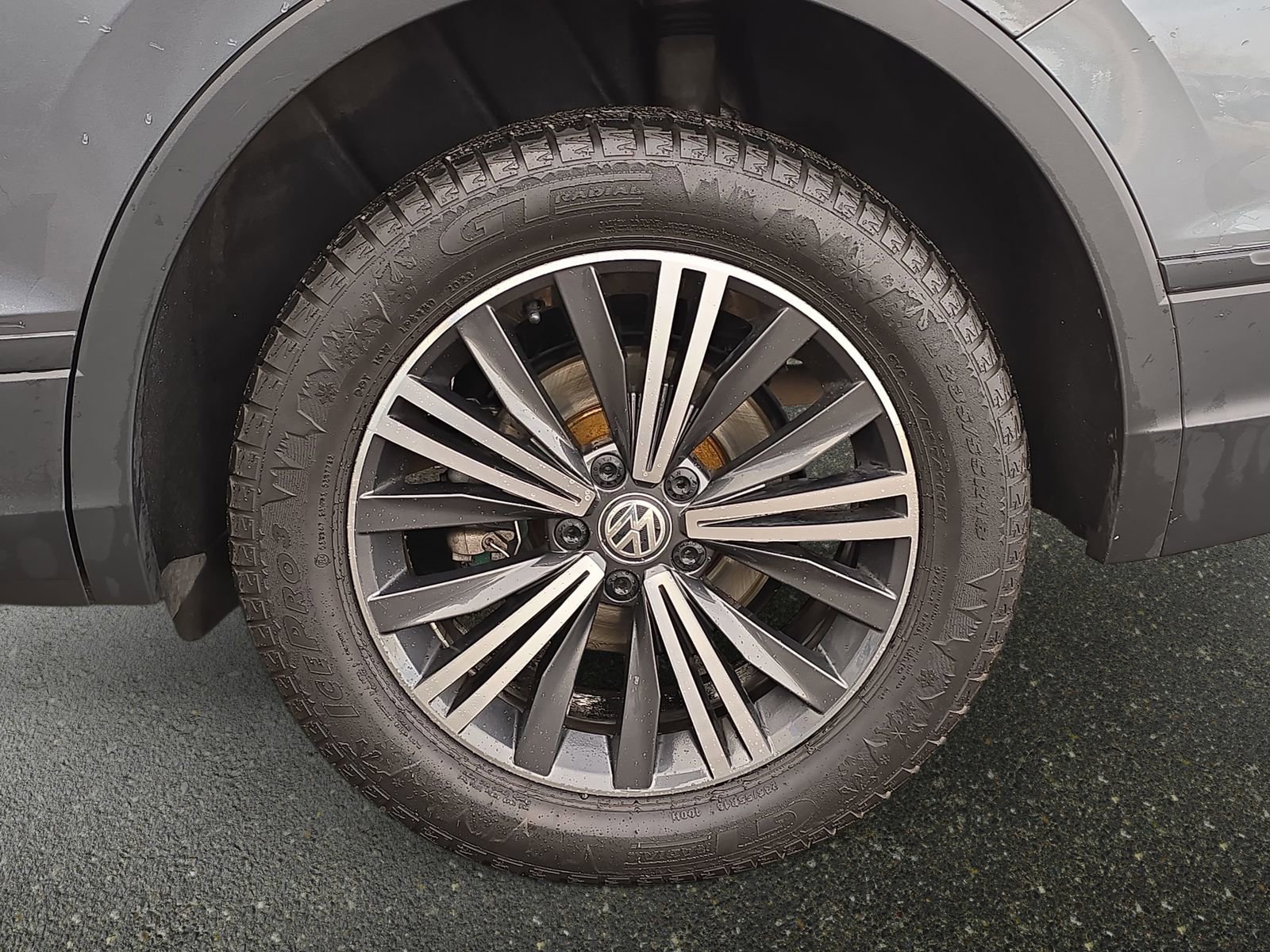 Used 2020 Volkswagen Tiguan S image 32