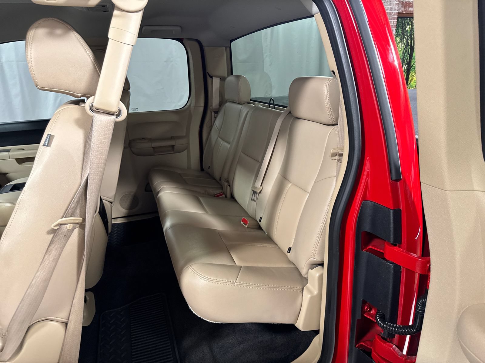 Used 2011 Chevrolet Silverado 1500 LT w/ Texas Edition RWD image 5