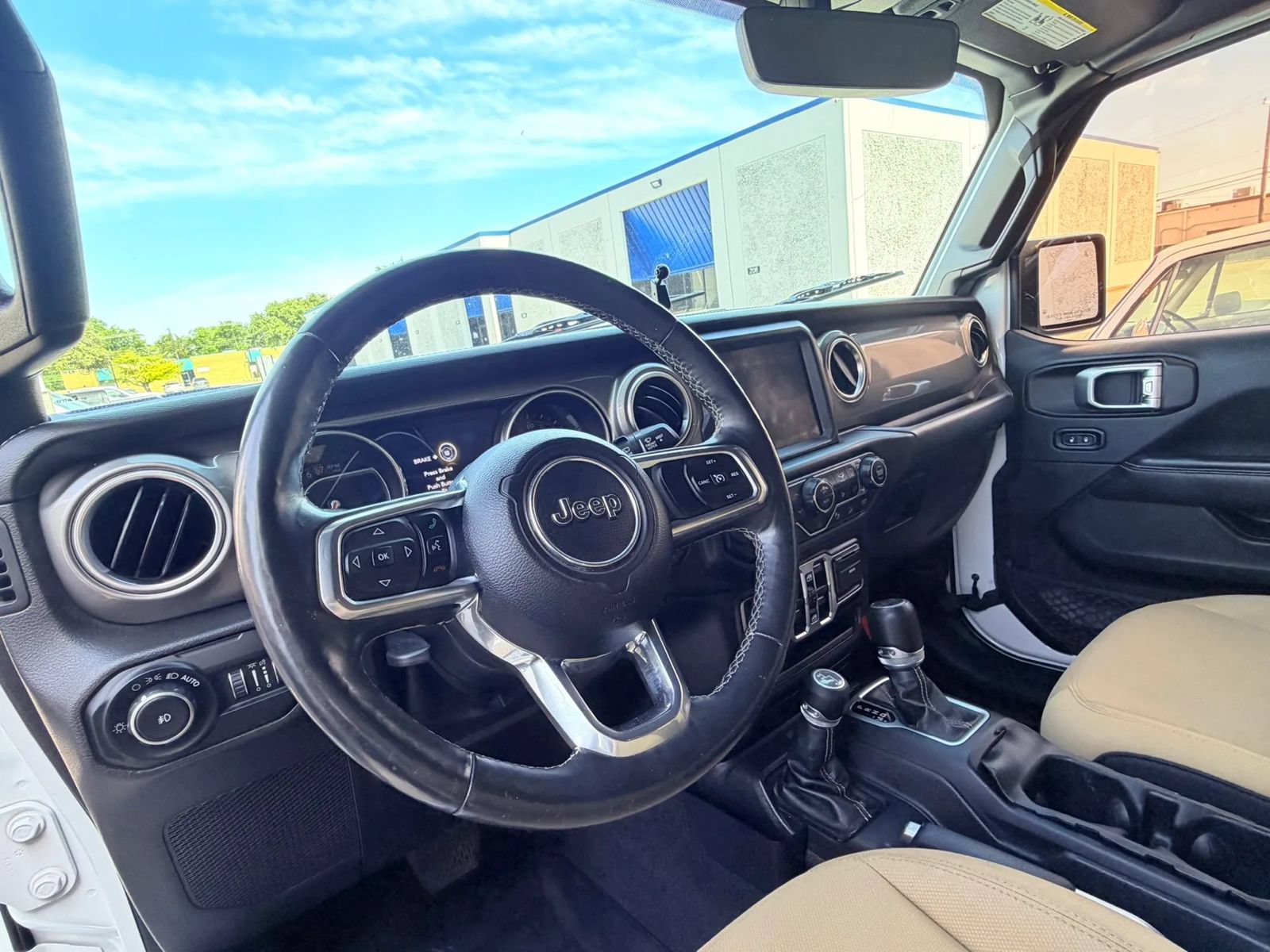 Used 2018 Jeep Wrangler Unlimited Sahara AWD/4WD image 11