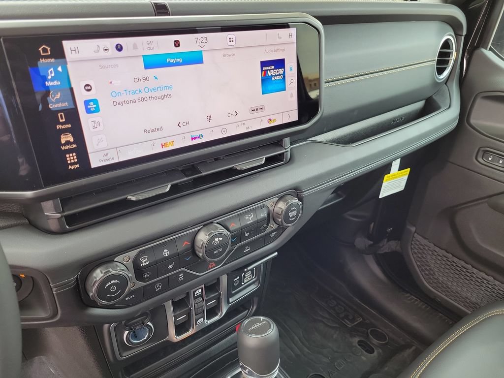 New 2026 Jeep Gladiator Sport AWD/4WD image 27