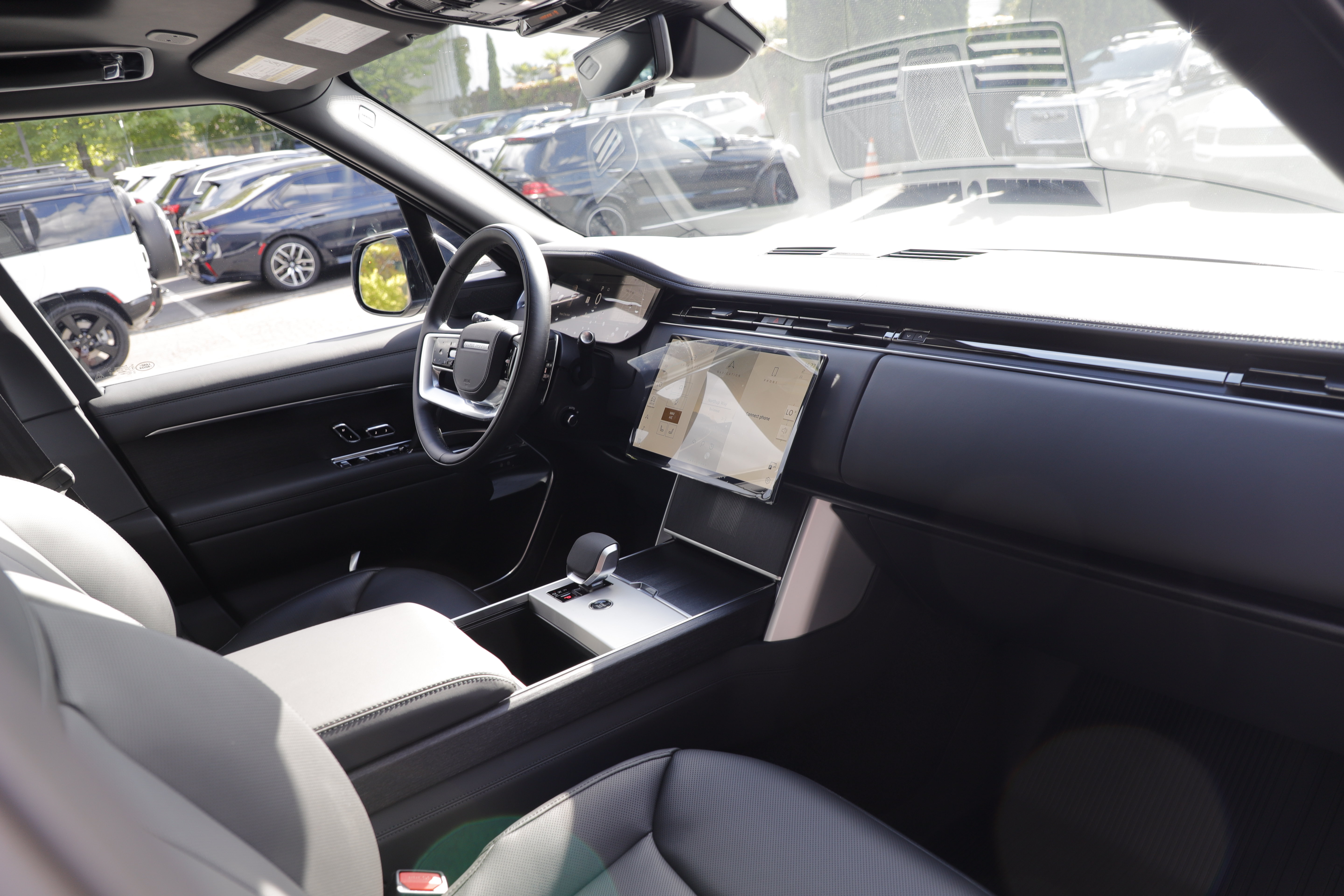 New 2026 Land Rover Range Rover Long Wheelbase Autobiography AWD/4WD image 11