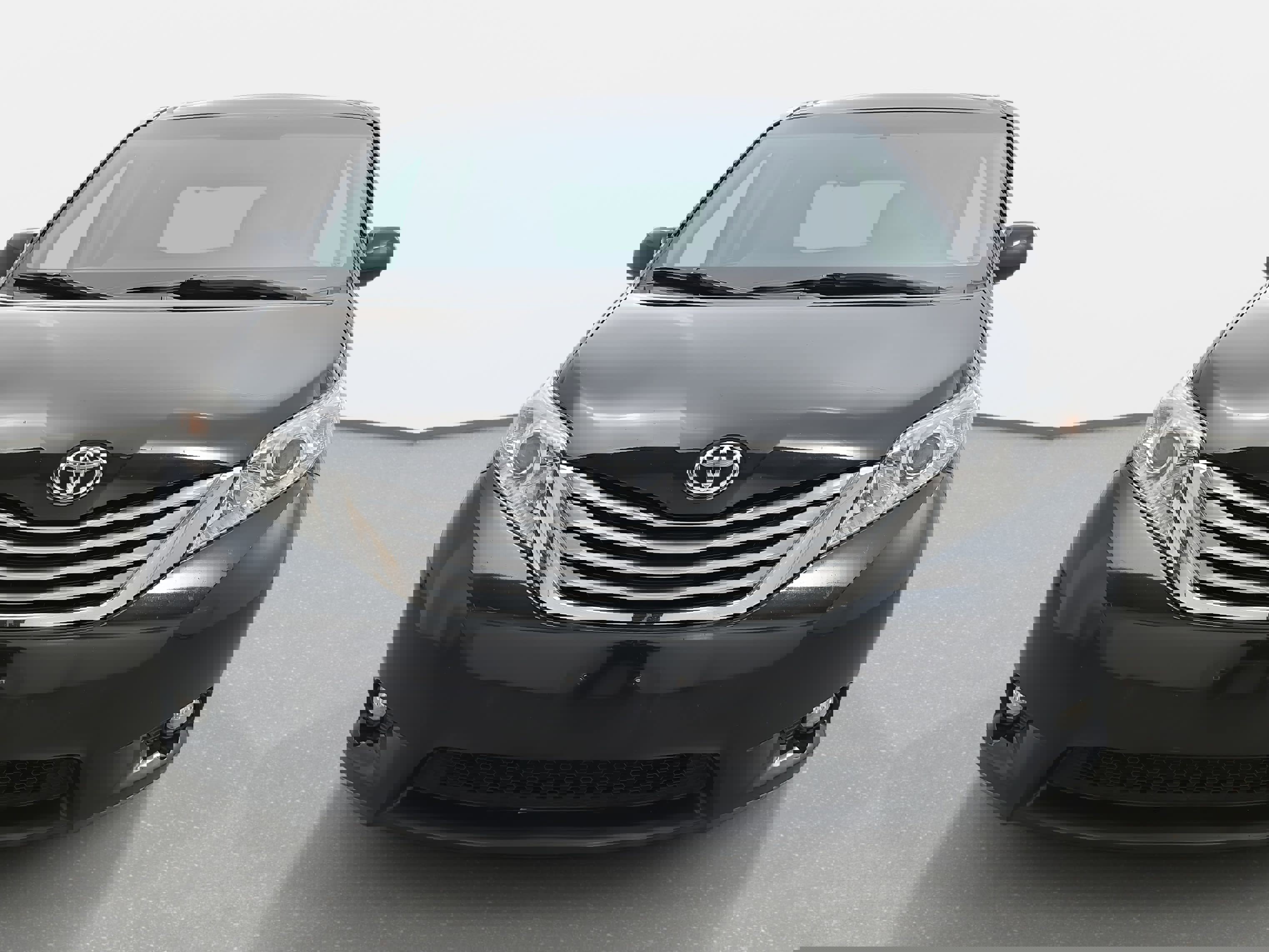 Used 2015 Toyota Sienna XLE image 8