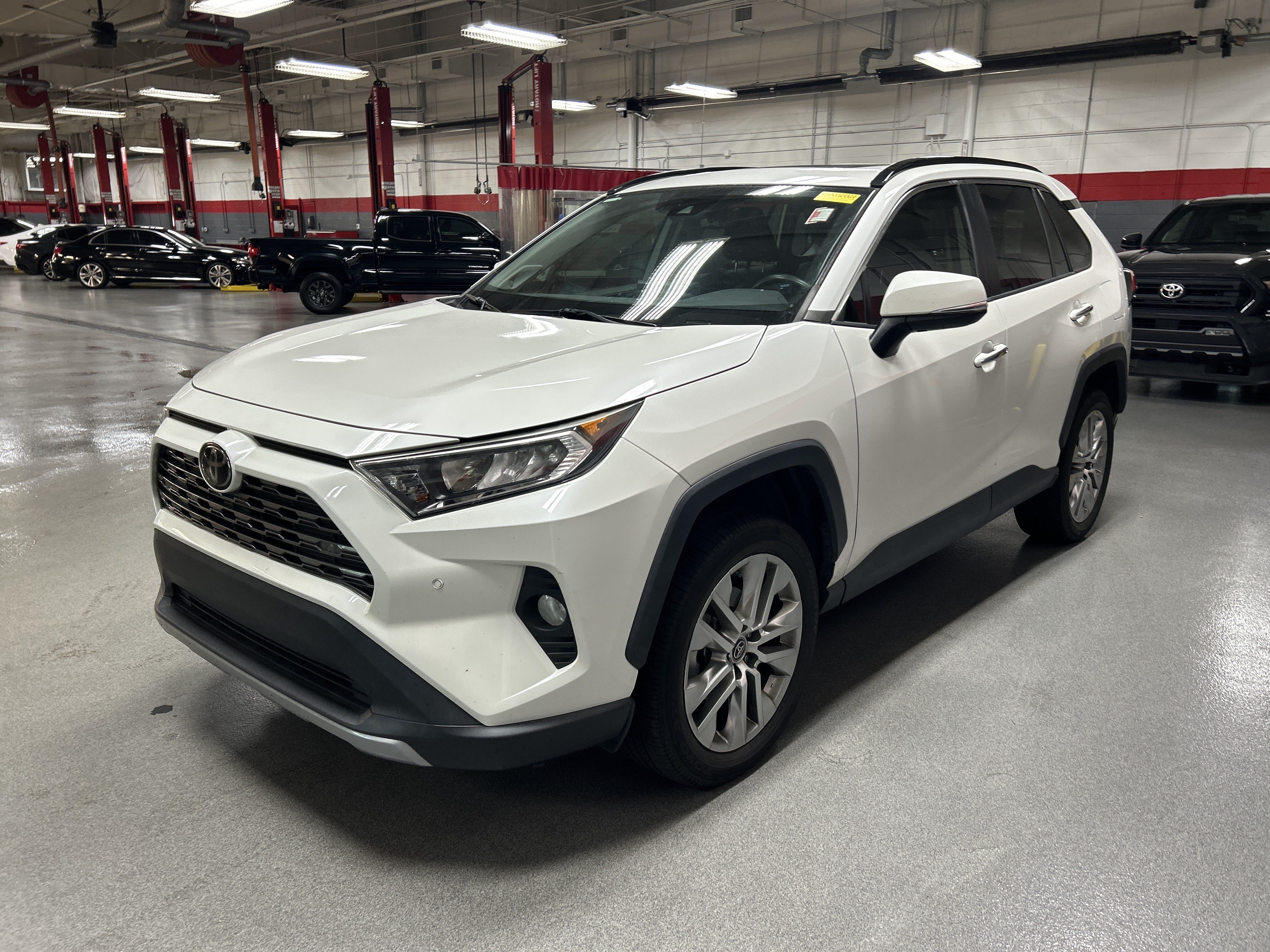 Used 2019 Toyota RAV4 Limited FWD image 6