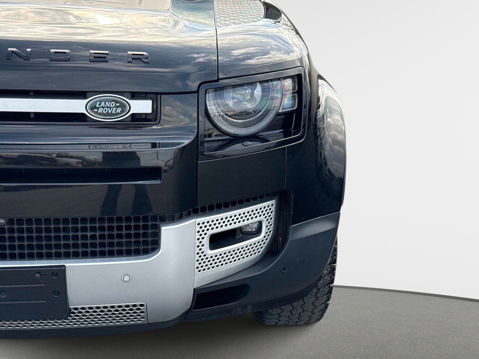 Used 2022 Land Rover Defender 110 S image 11