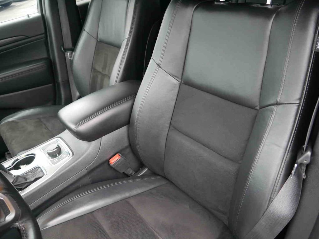 Used 2020 Jeep Grand Cherokee Altitude image 32