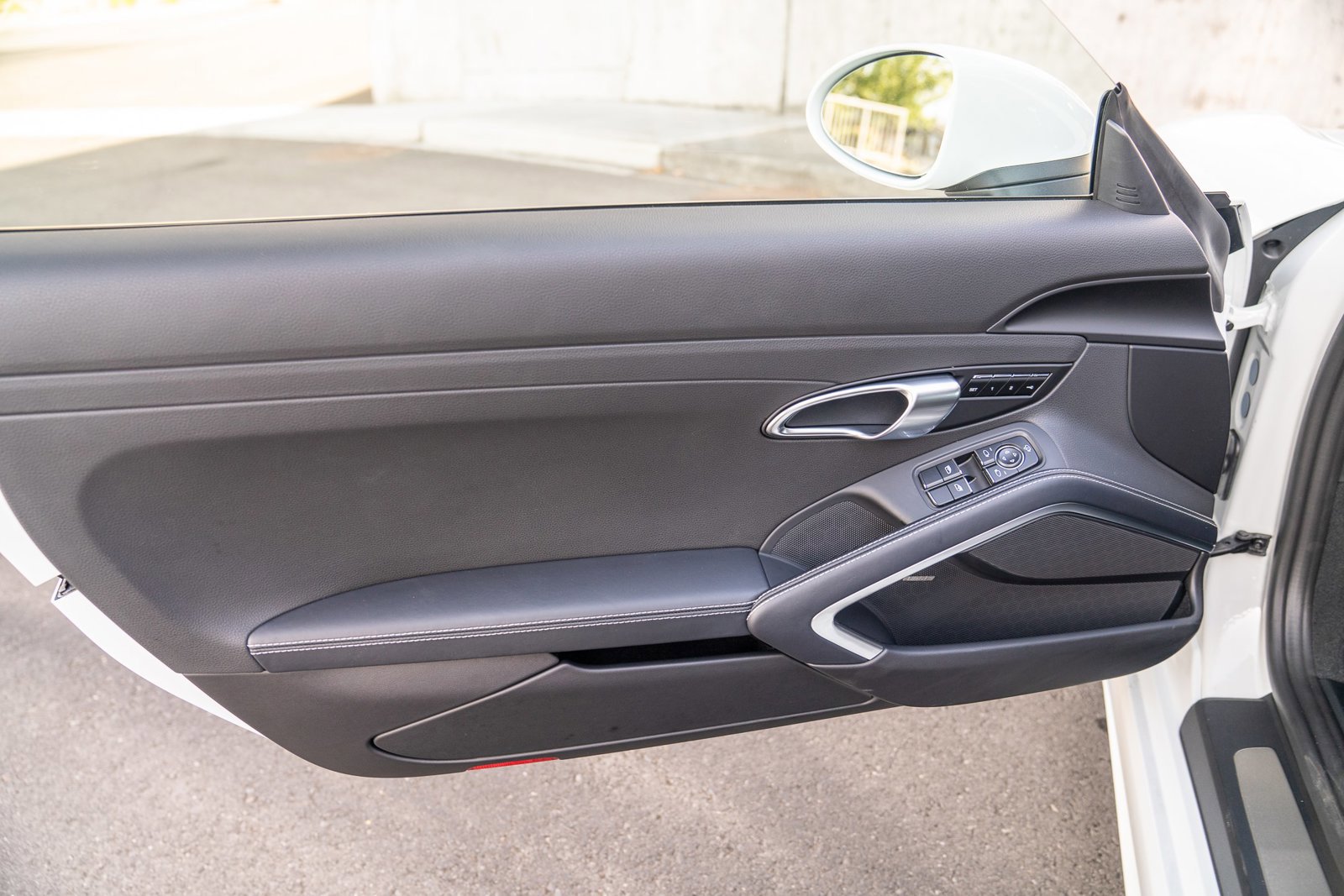 Used 2025 Porsche 718 Cayman image 10