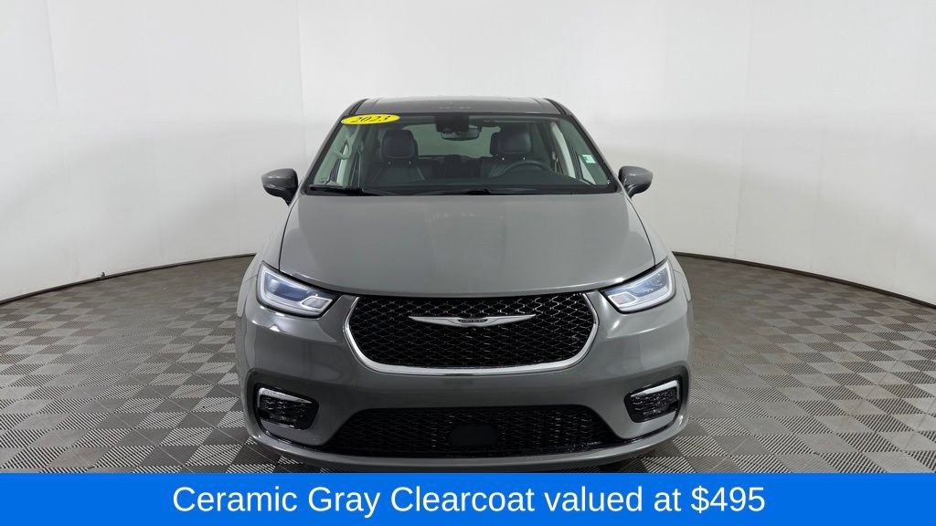 Used 2023 Chrysler Pacifica Touring-L FWD image 2