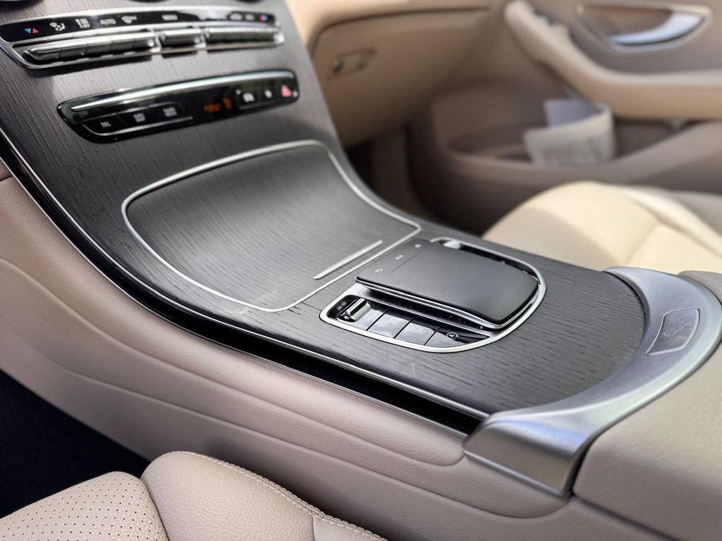 Used 2022 Mercedes-Benz GLC 300 4MATIC w/ Multimedia Package Lite image 19