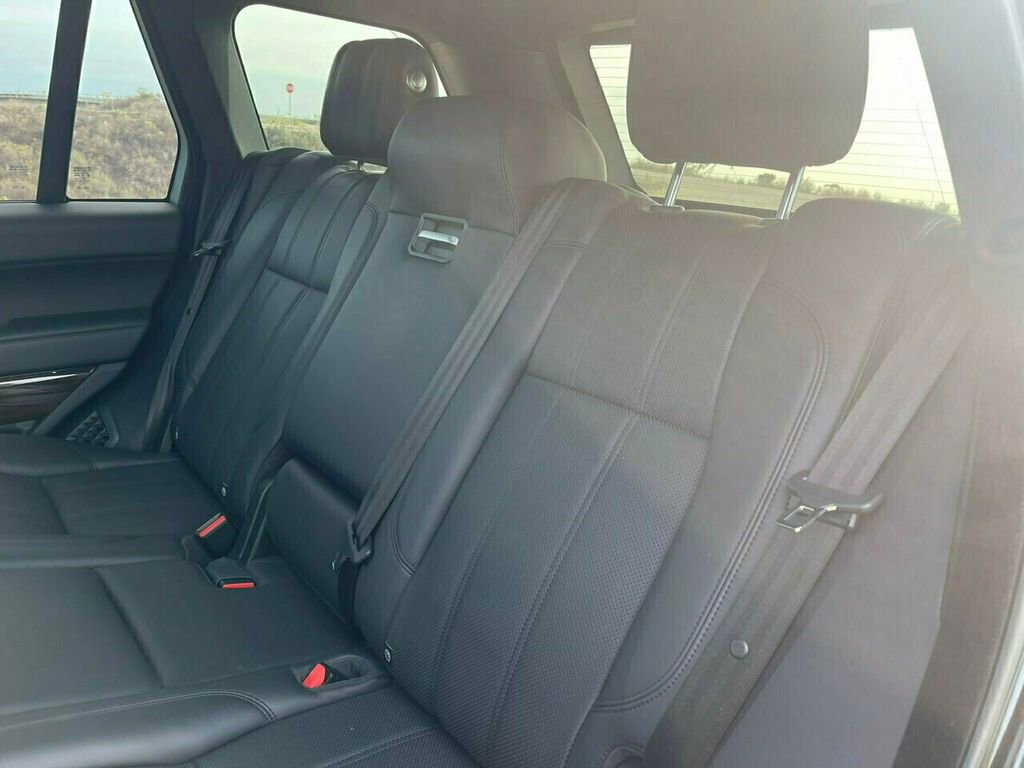 Used 2015 Land Rover Range Rover Supercharged AWD/4WD image 31