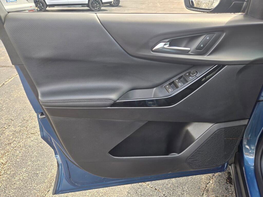 New 2026 Chevrolet Equinox LT w/ LPO, Floor Liner Package AWD/4WD image 17