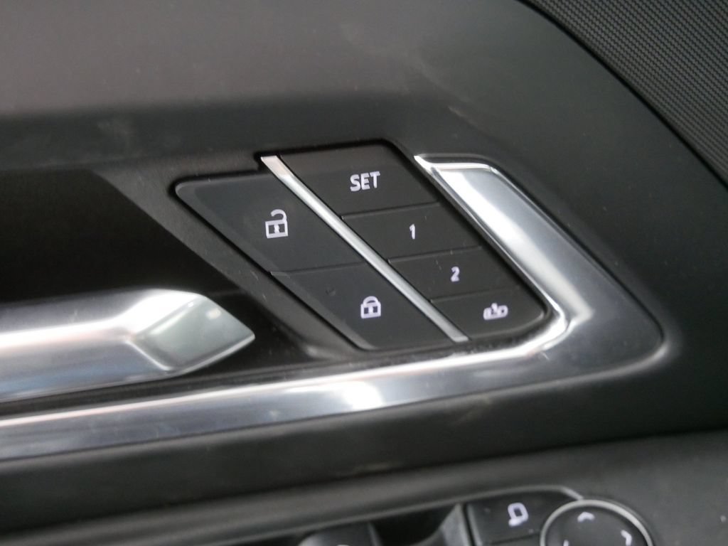 Used 2025 Chevrolet Silverado EV RST AWD/4WD image 13
