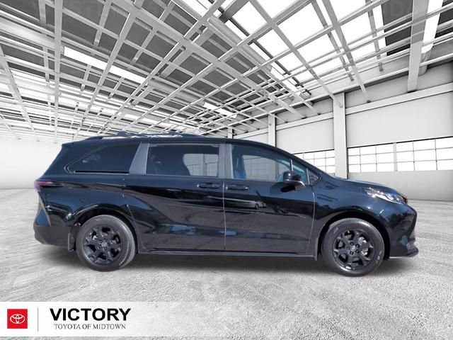 Used 2025 Toyota Sienna XLE Woodland Edition video 2