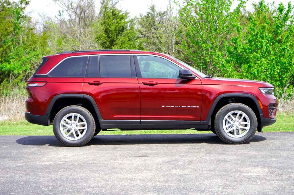 New 2026 Jeep Grand Cherokee Laredo RWD image 5