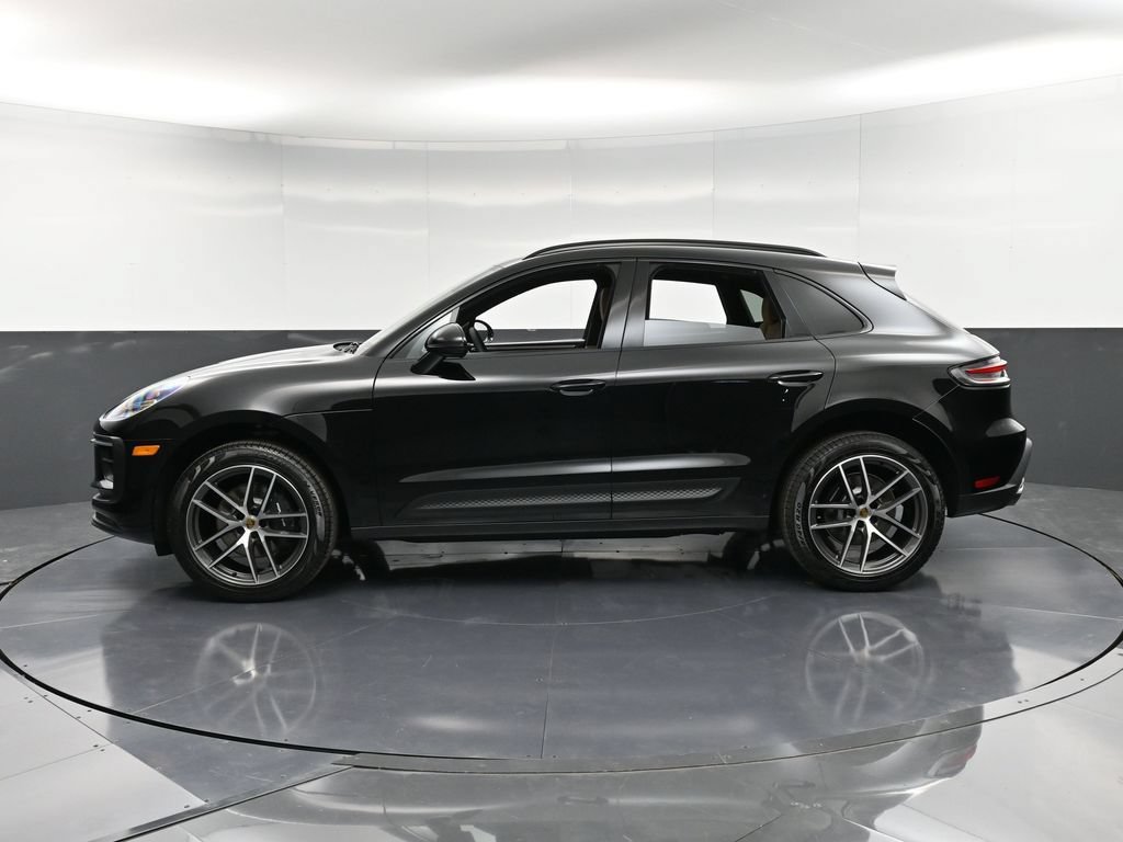 Certified 2026 Porsche Macan AWD/4WD image 2