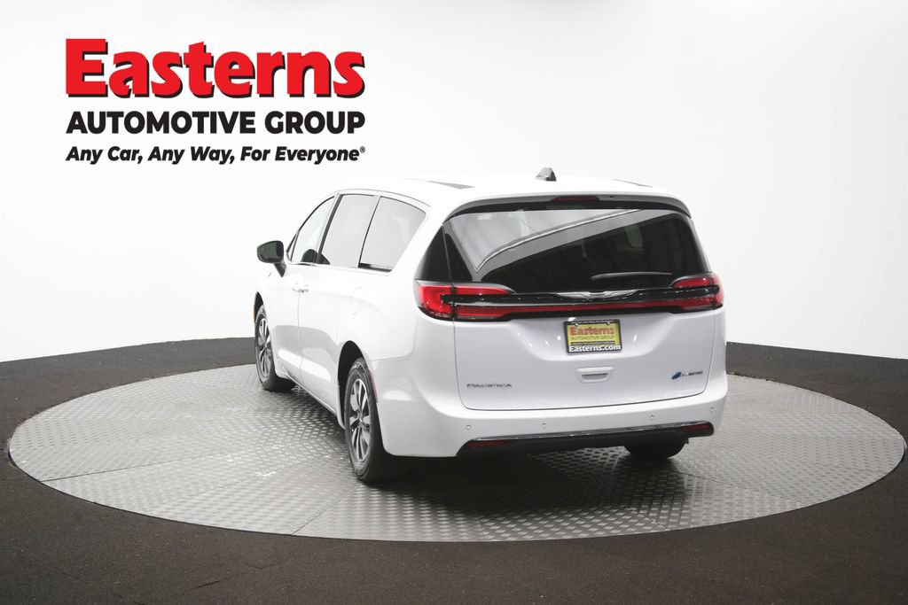 Used 2023 Chrysler Pacifica Touring-L FWD image 39