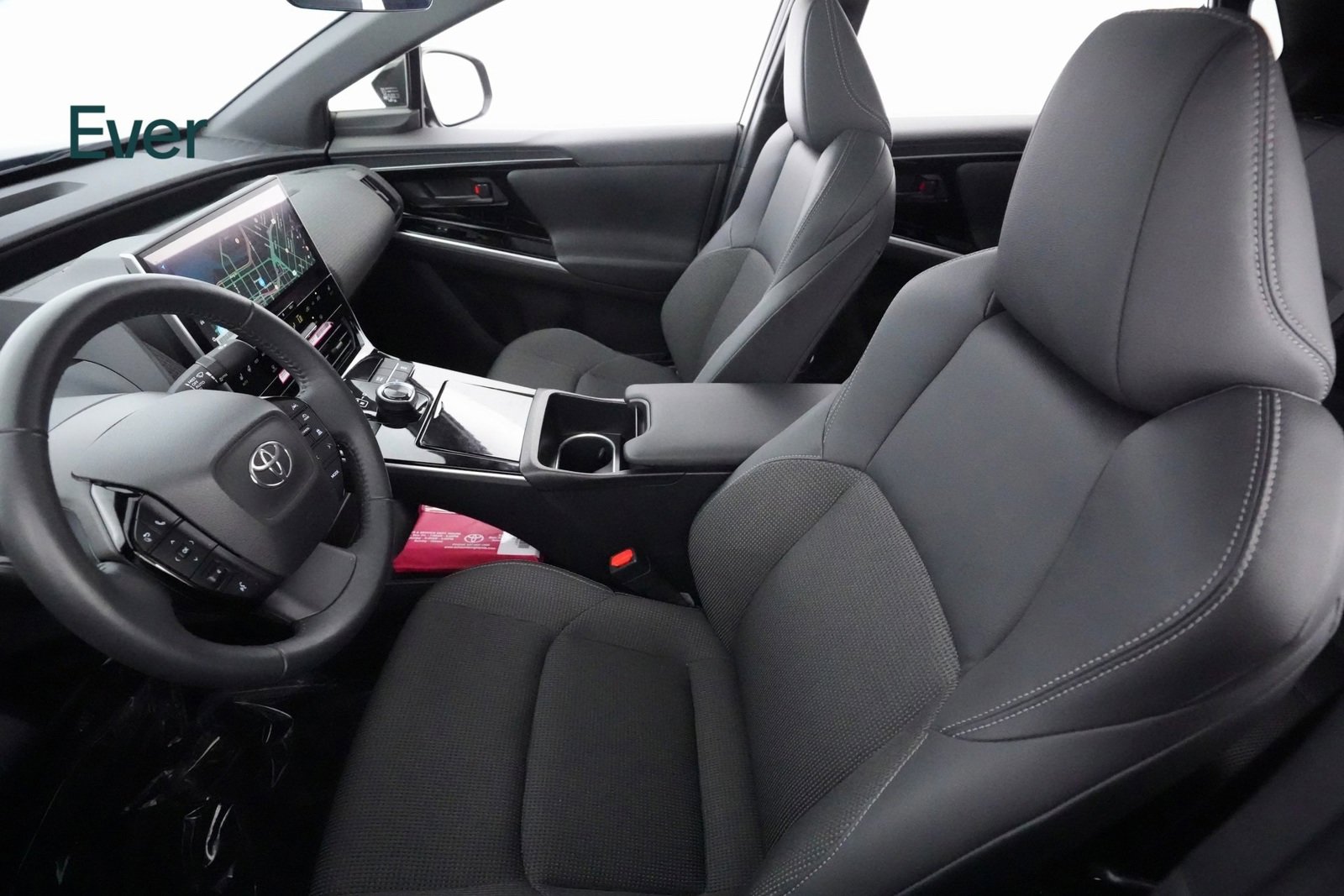 Used 2024 Toyota bZ4X XLE w/ Weather Package image 7